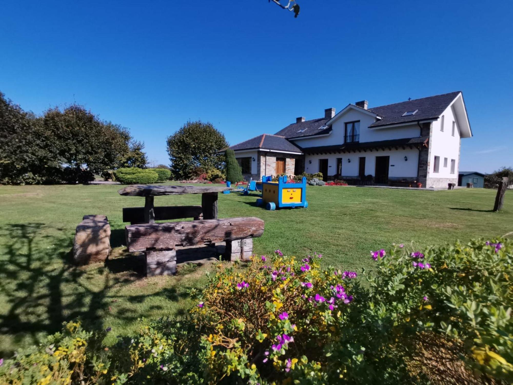 Apartamentos La Cruz De Paderne Navia Eksteriør bilde